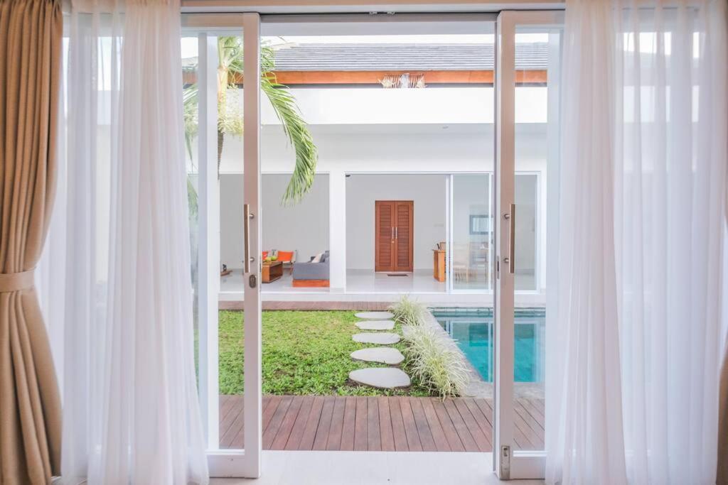 Akmali Drupadi 2 Bedrooms W/pool 5mins To Villa *
