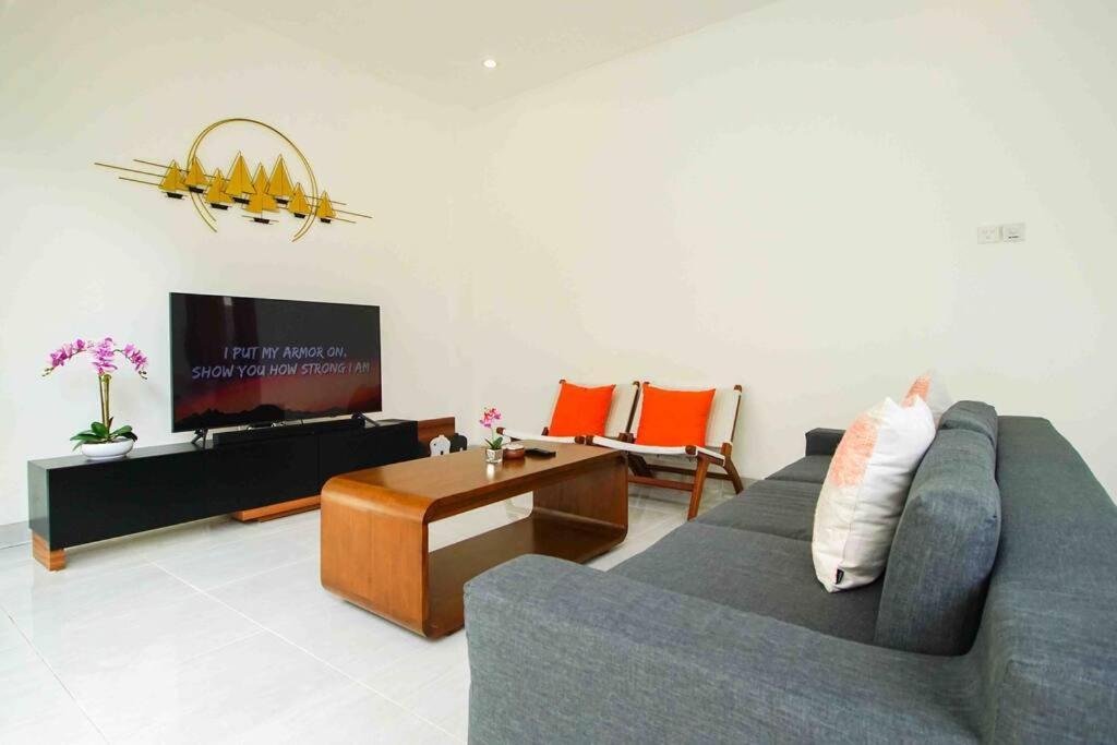 Akmali Drupadi 2 Bedrooms W/pool 5mins To Villa