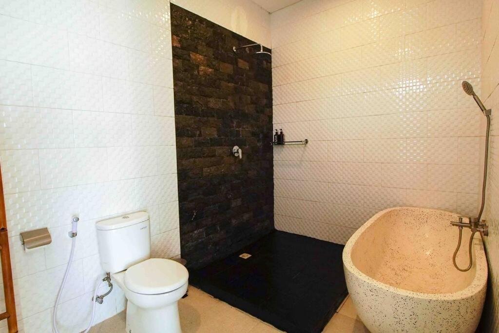 Akmali Drupadi 2 Bedrooms W/pool 5mins To Villa *
